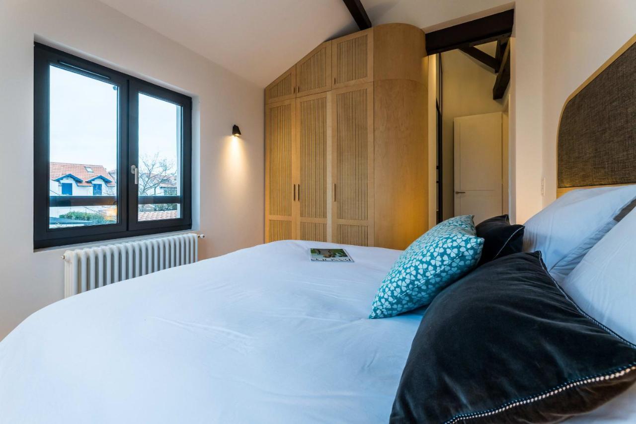 Leonie Keyweek Close To The Lighthouse And Biarritz's Golf Course *